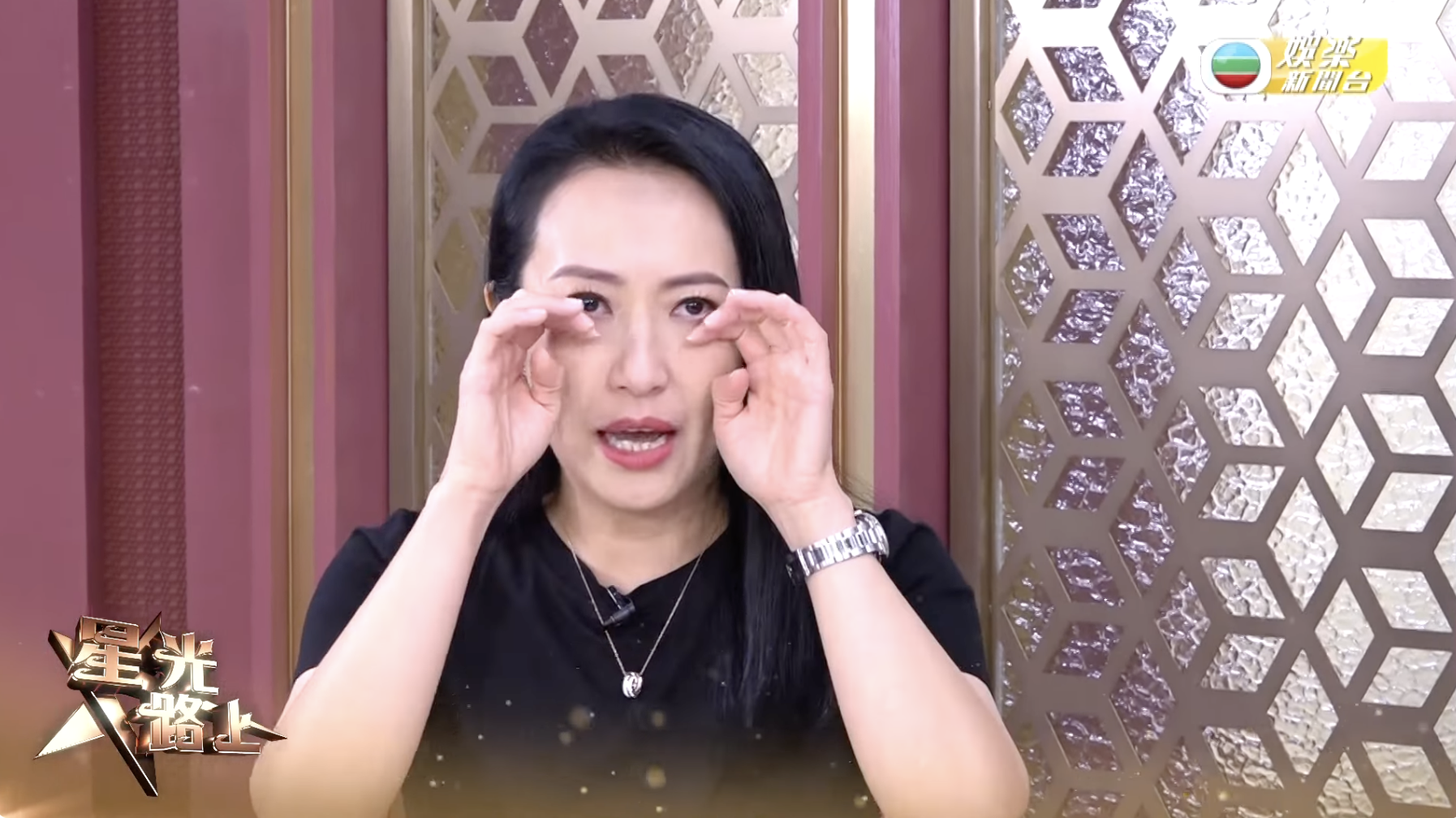 沈可欣忍不住流淚。